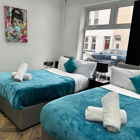 4 Bed 4 Bath House With Free Parking, 5 Mins To Lfc And 15 Mins To City Centre Liverpool Luaran gambar
